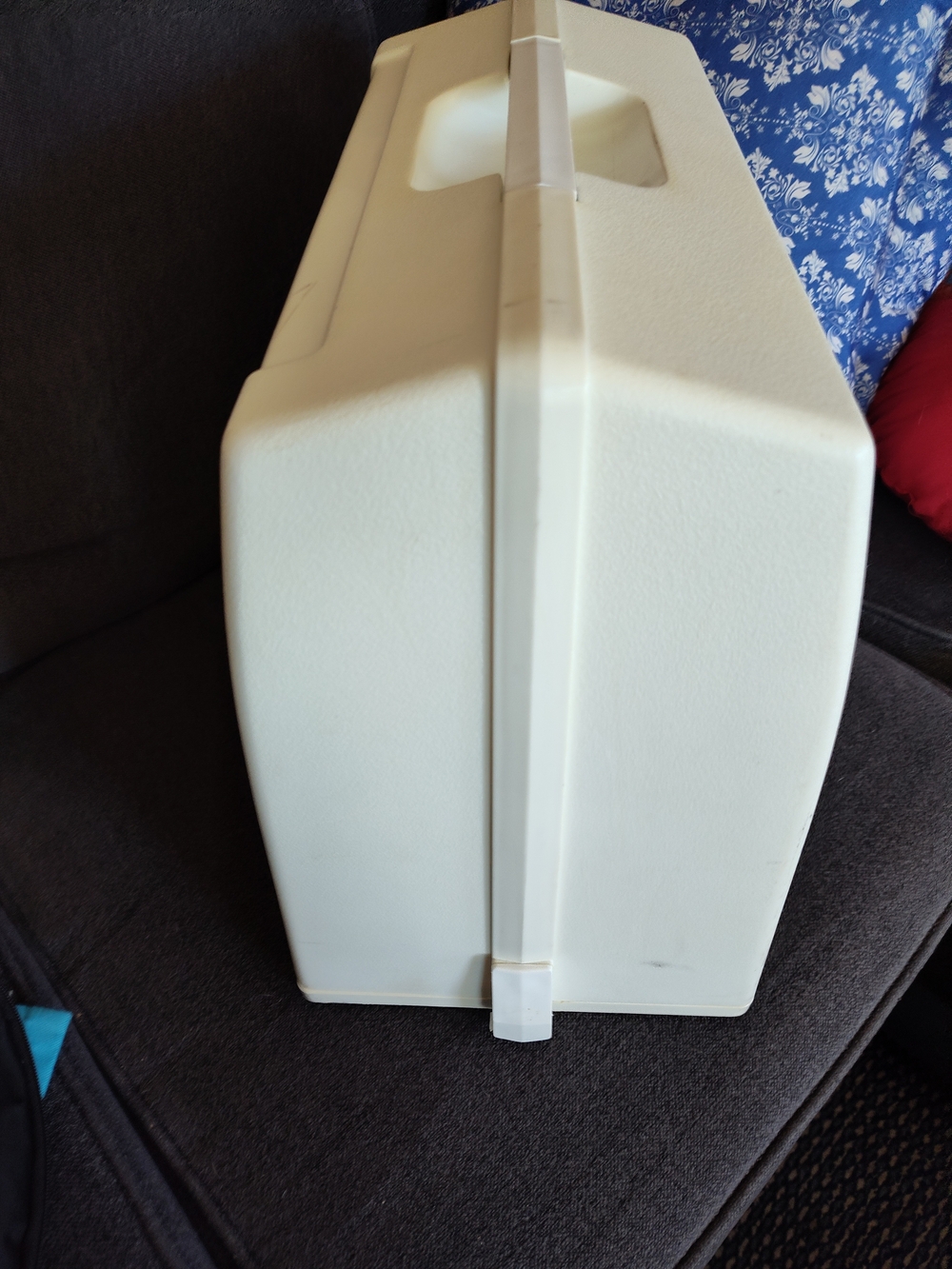 Plastic Sewing Machine Case - Picture 3 of 11